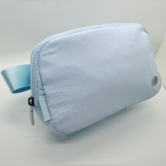 NWT LULULEMON BELT BAG 1L Powder Blue DEAD STOCK COLOR - Picture 2 of 16